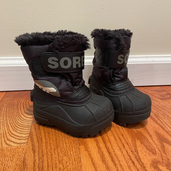 Sorel snow boots Kids size 5 - Picture 1 of 5